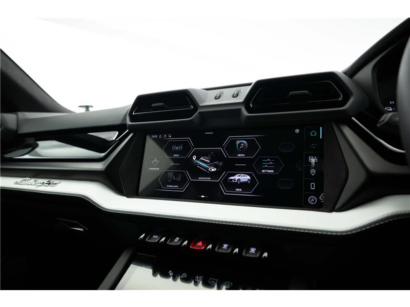 2025 Lamborghini Urus SE