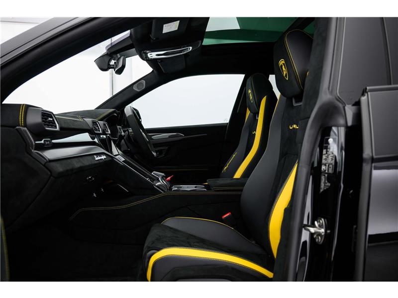 2025 Lamborghini Urus Performante