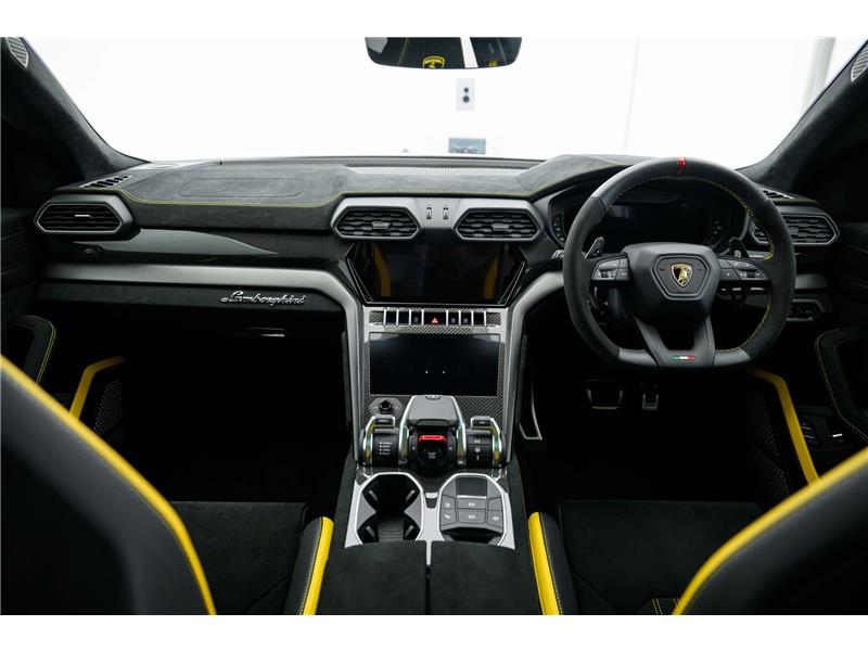 2025 Lamborghini Urus Performante