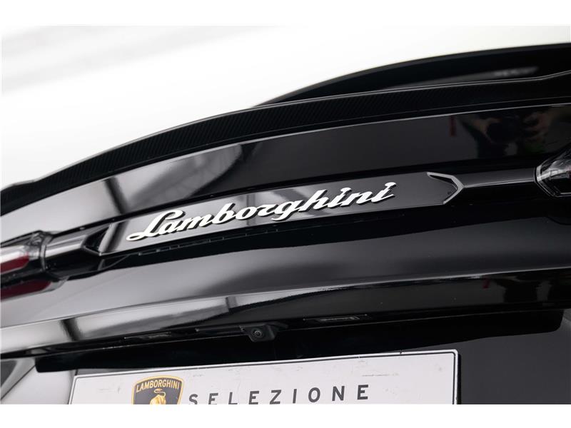2025 Lamborghini Urus Performante