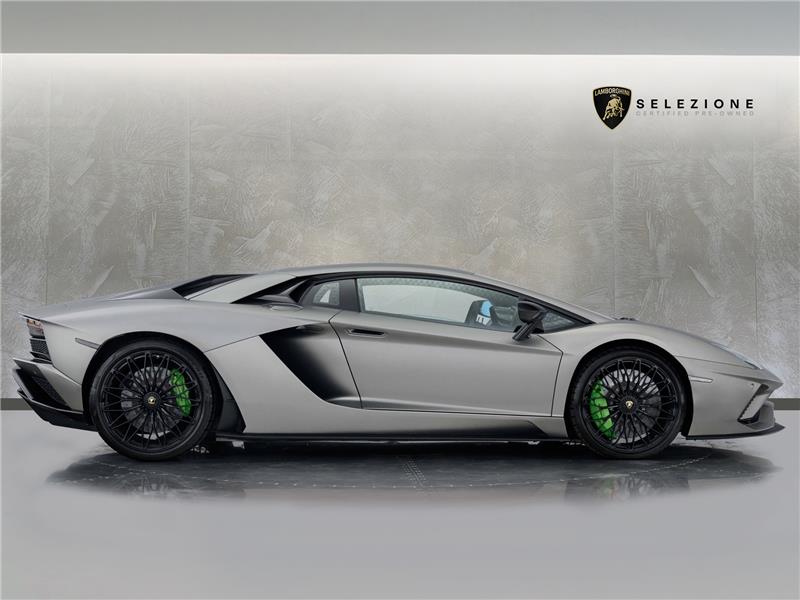 2017 Lamborghini Aventador 6.5 V12 LP 740-4 S STD