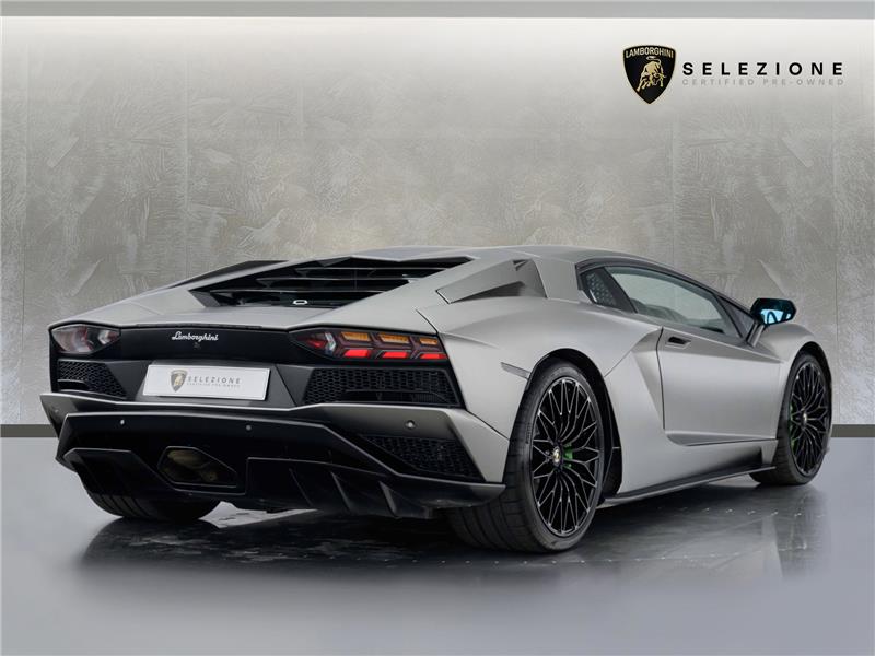 2017 Lamborghini Aventador 6.5 V12 LP 740-4 S STD