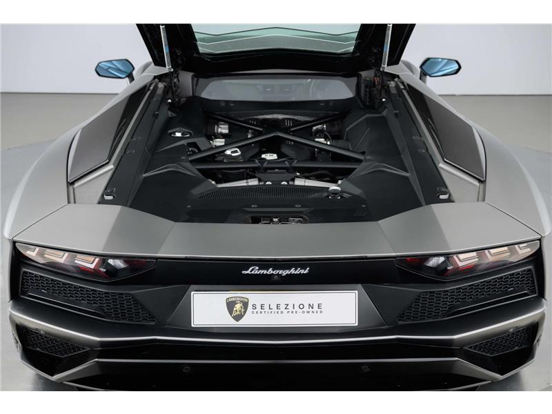 2017 Lamborghini Aventador 6.5 V12 LP 740-4 S STD