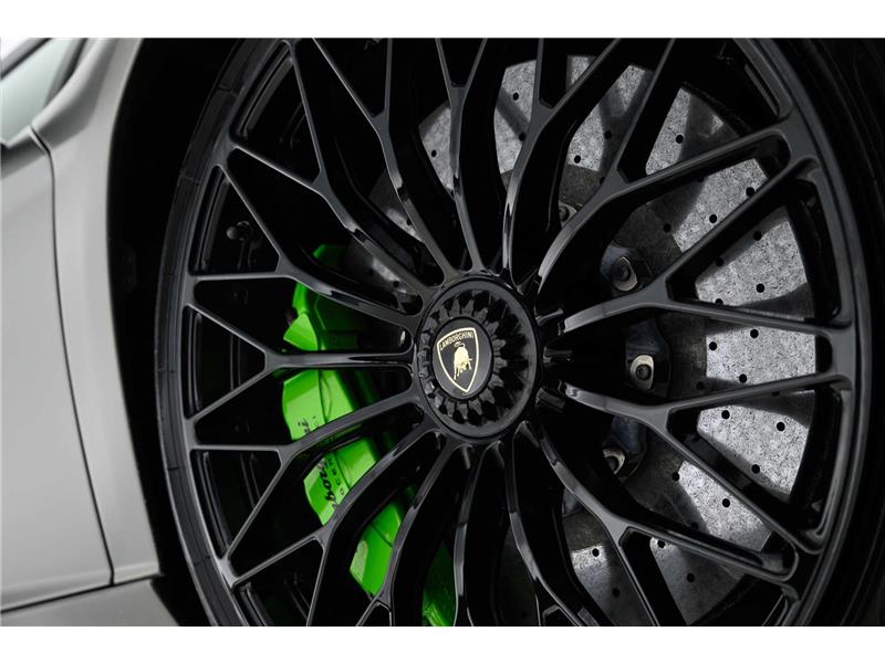2017 Lamborghini Aventador 6.5 V12 LP 740-4 S STD