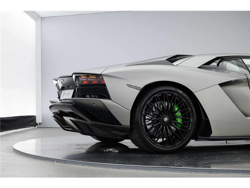 2017 Lamborghini Aventador 6.5 V12 LP 740-4 S STD