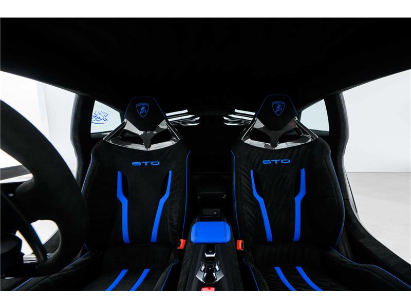 2023 Lamborghini Huracan 5.2 V10 LP 640-2 STO