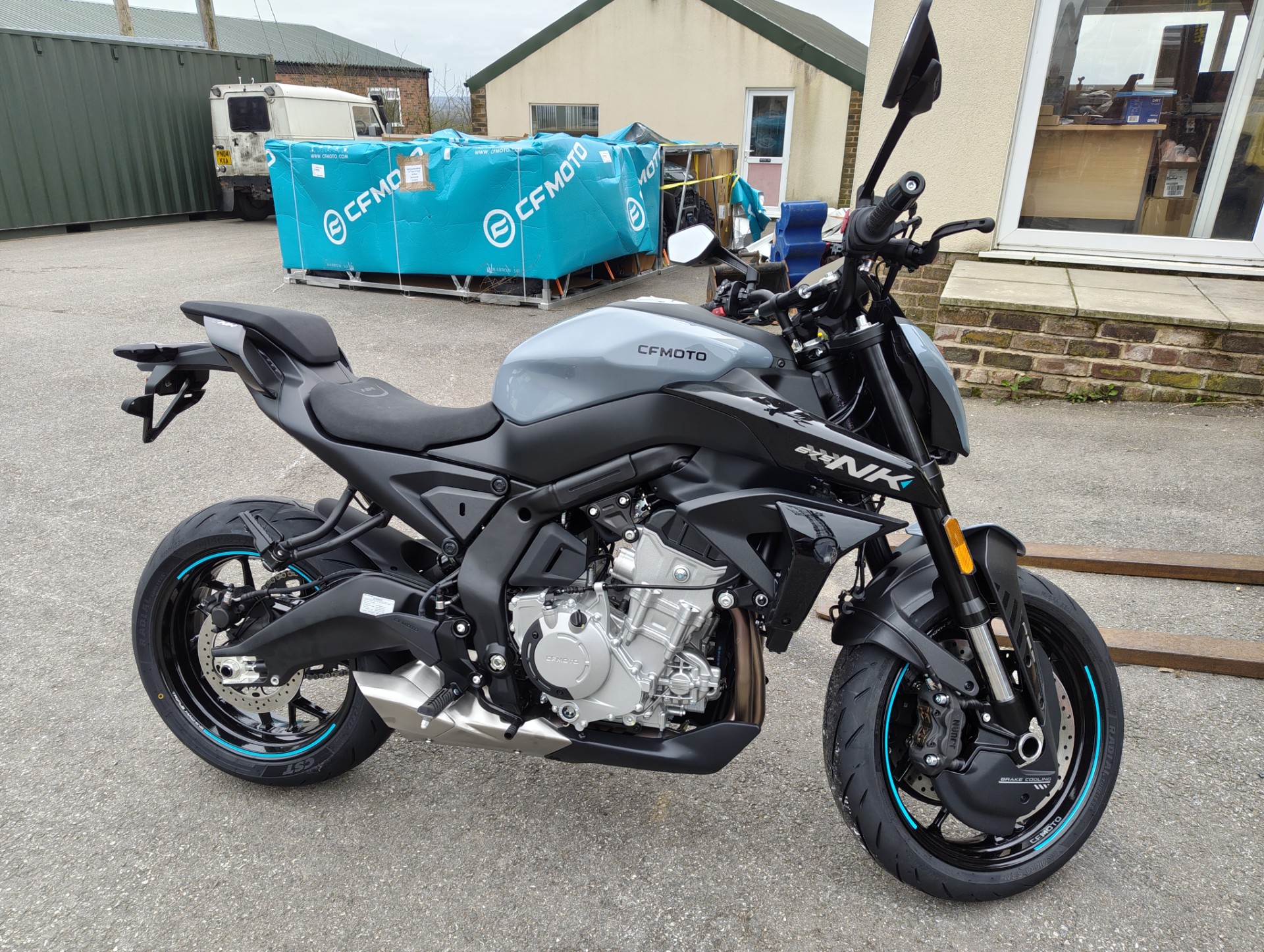 CFMOTO 675NK