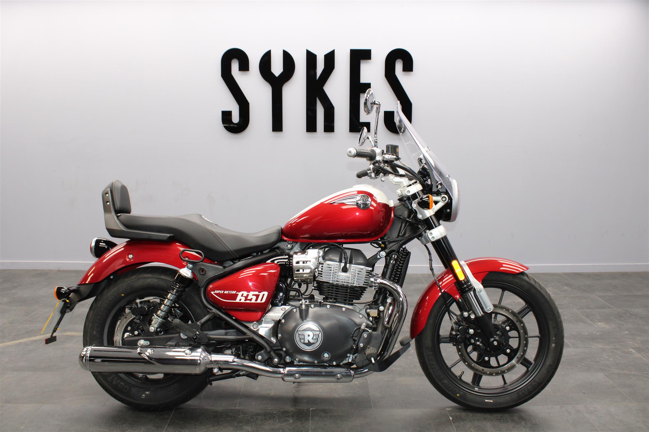 New 2025 Royal Enfield Supermeteor 650 In Celestial Red