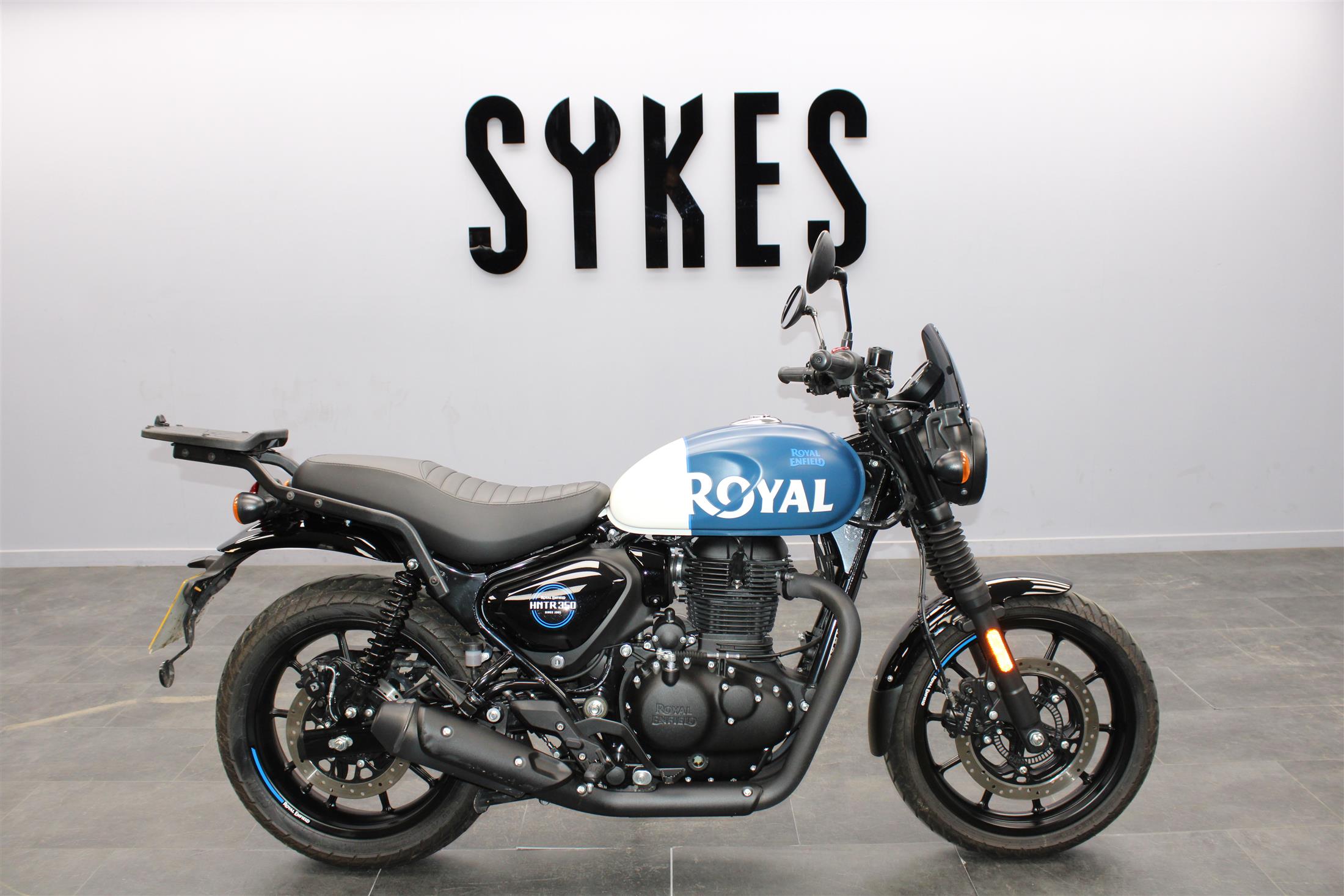 Royal Enfield Hunter 350 in Rebel Blue