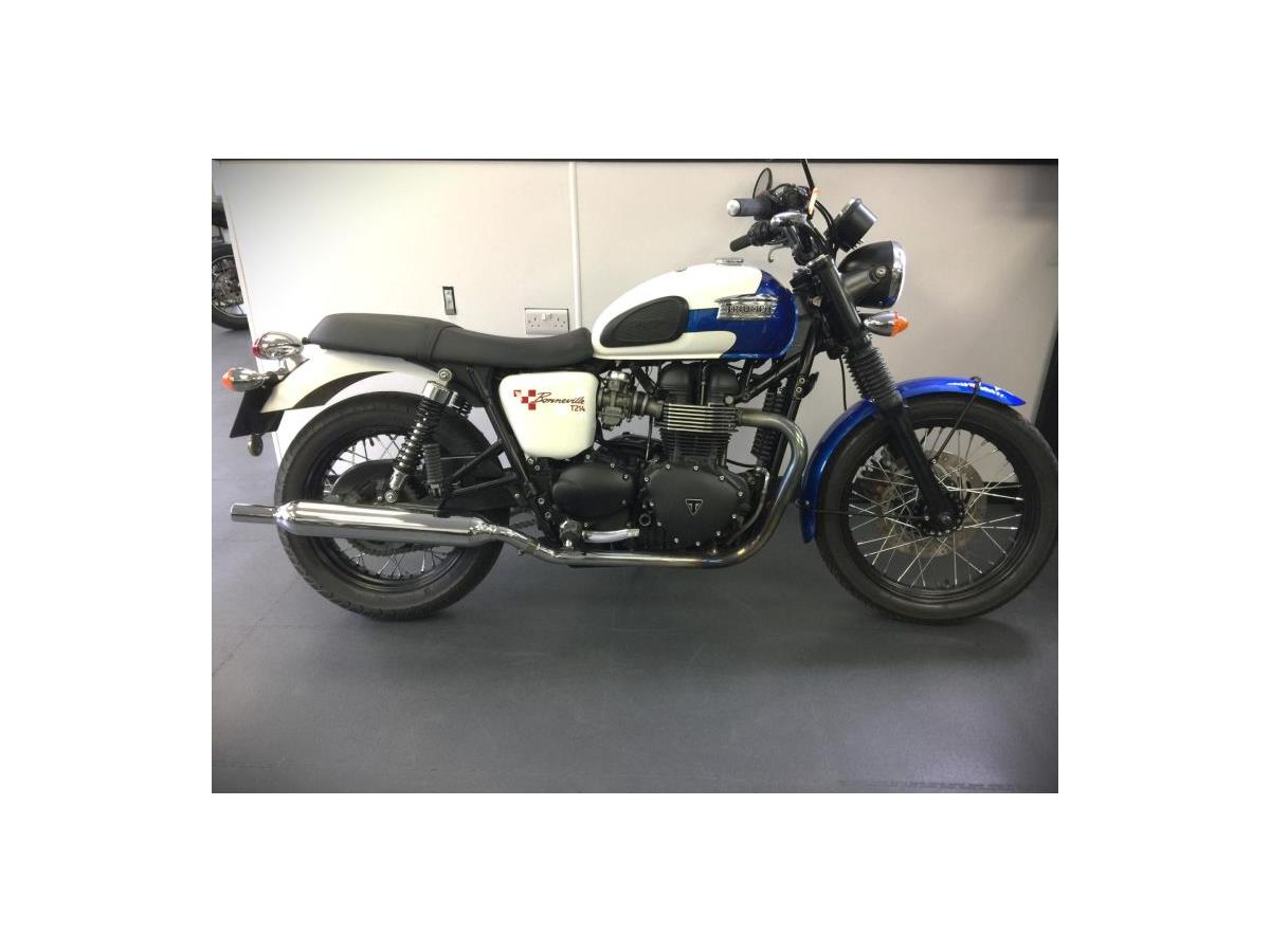 Main image of 2015  TRIUMPH BONNEVILLE  865  T214 WHITE