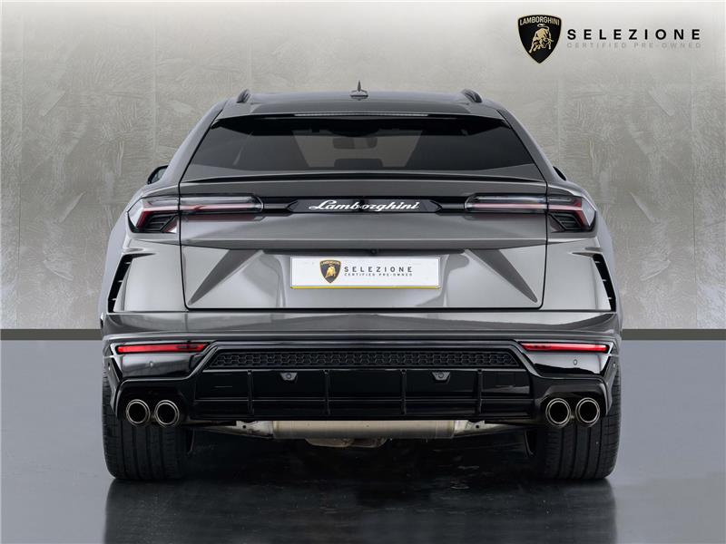 2022 Lamborghini Urus V8