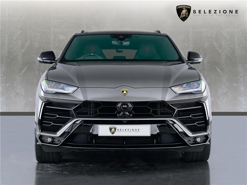 2022 Lamborghini Urus V8