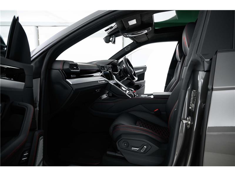 2022 Lamborghini Urus V8