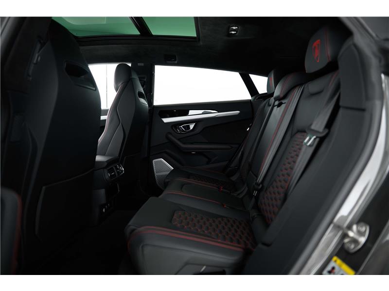 2022 Lamborghini Urus V8