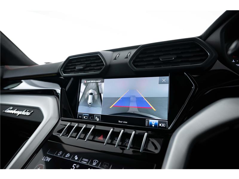 2022 Lamborghini Urus V8