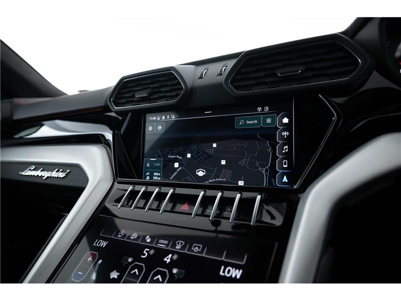 2022 Lamborghini Urus V8