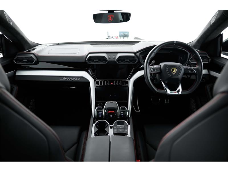 2022 Lamborghini Urus V8