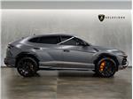 2022 Lamborghini Urus V8