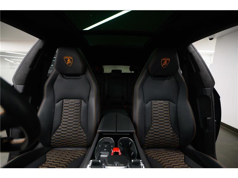 2022 Lamborghini Urus V8