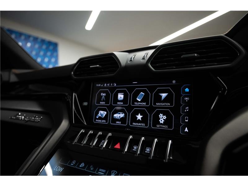 2022 Lamborghini Urus V8