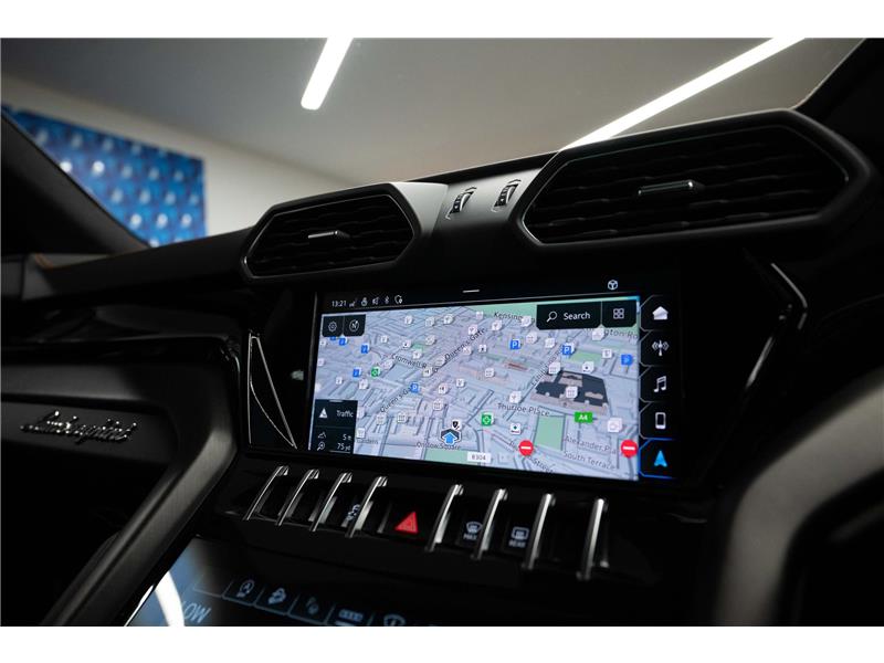 2022 Lamborghini Urus V8