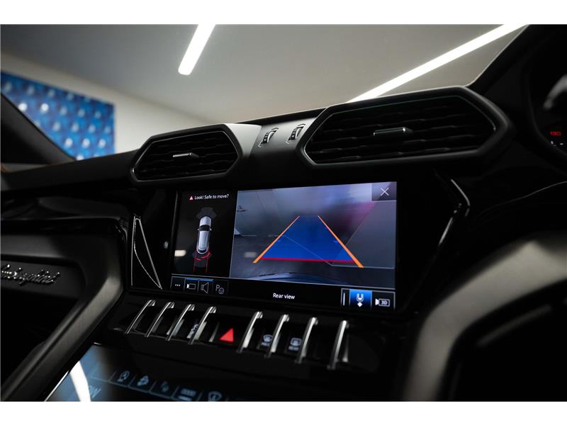 2022 Lamborghini Urus V8