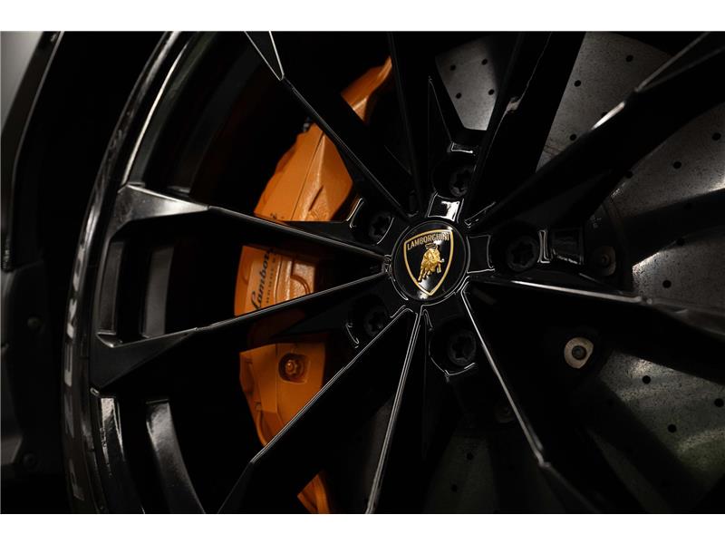 2022 Lamborghini Urus V8