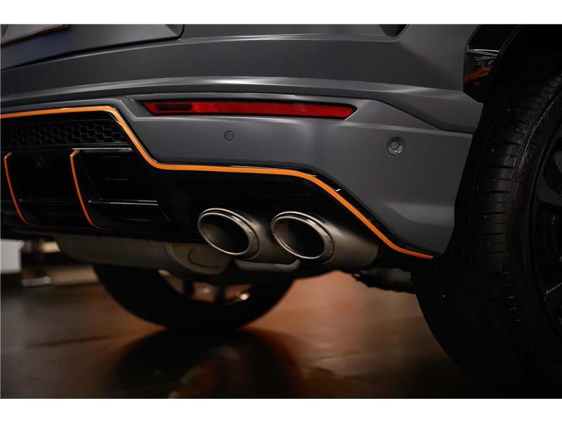 2022 Lamborghini Urus V8