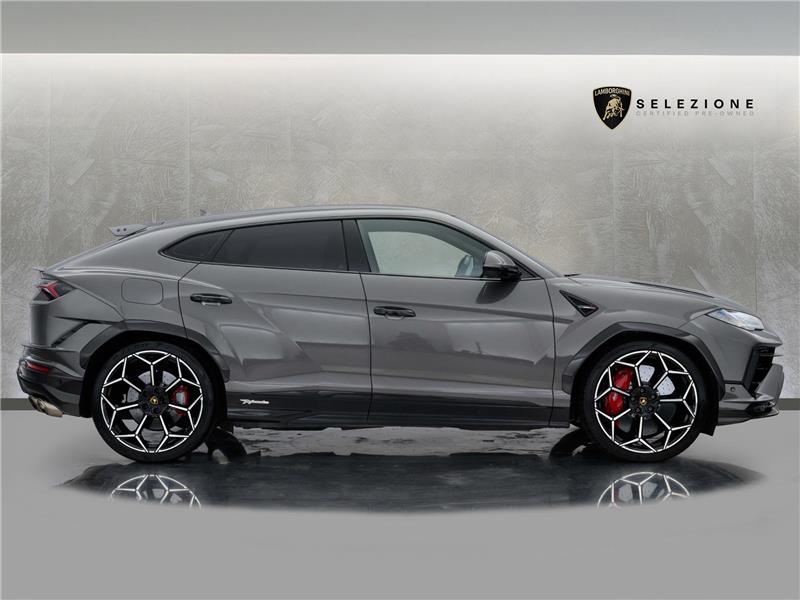 2023 Lamborghini Urus Performante