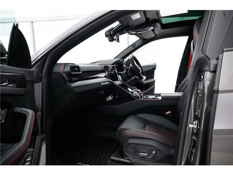 2023 Lamborghini Urus Performante