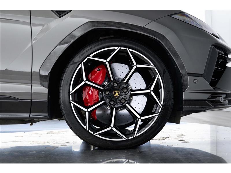 2023 Lamborghini Urus Performante