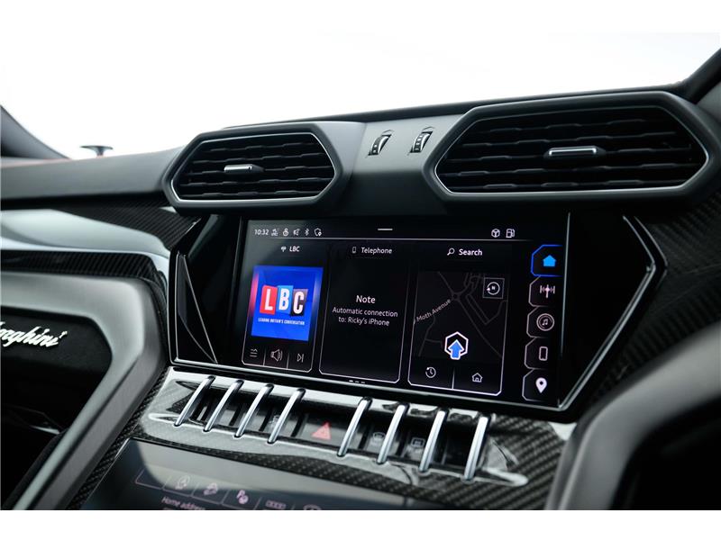 2023 Lamborghini Urus Performante