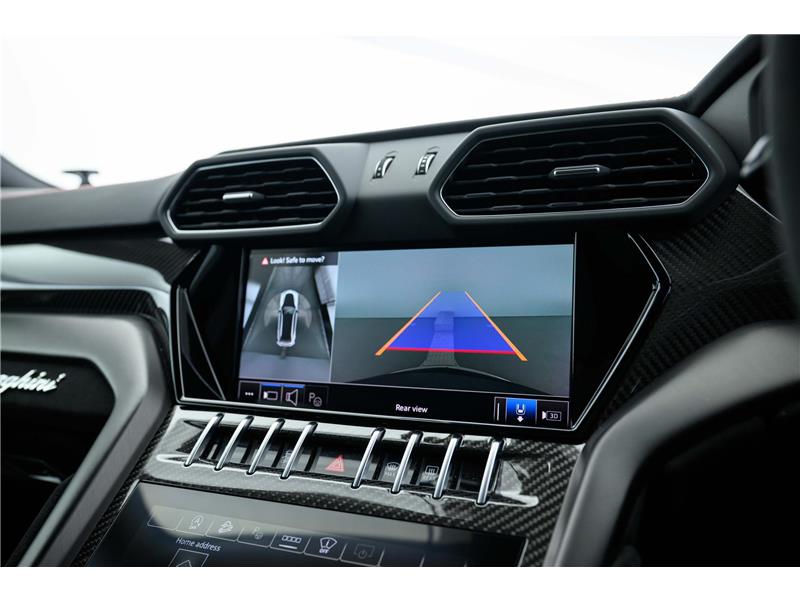 2023 Lamborghini Urus Performante