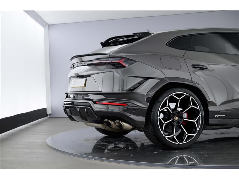 2023 Lamborghini Urus Performante