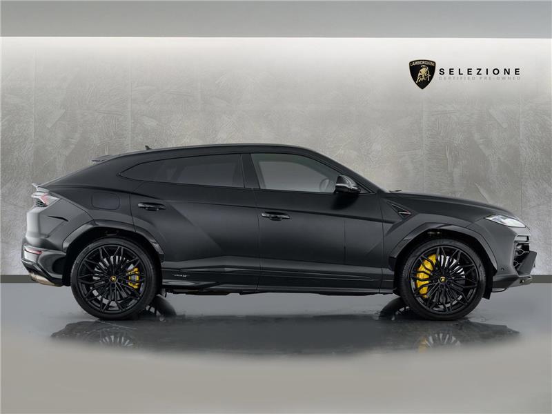 2025 Lamborghini Urus V8 BiTurbo SE