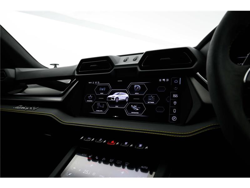 2025 Lamborghini Urus V8 BiTurbo SE