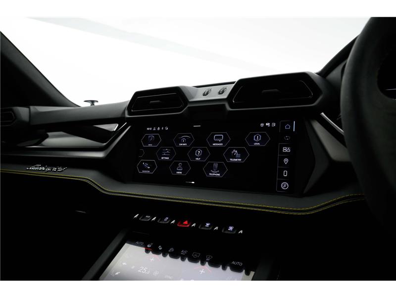 2025 Lamborghini Urus V8 BiTurbo SE