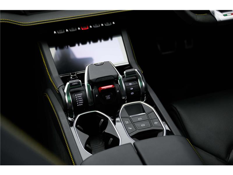 2025 Lamborghini Urus V8 BiTurbo SE