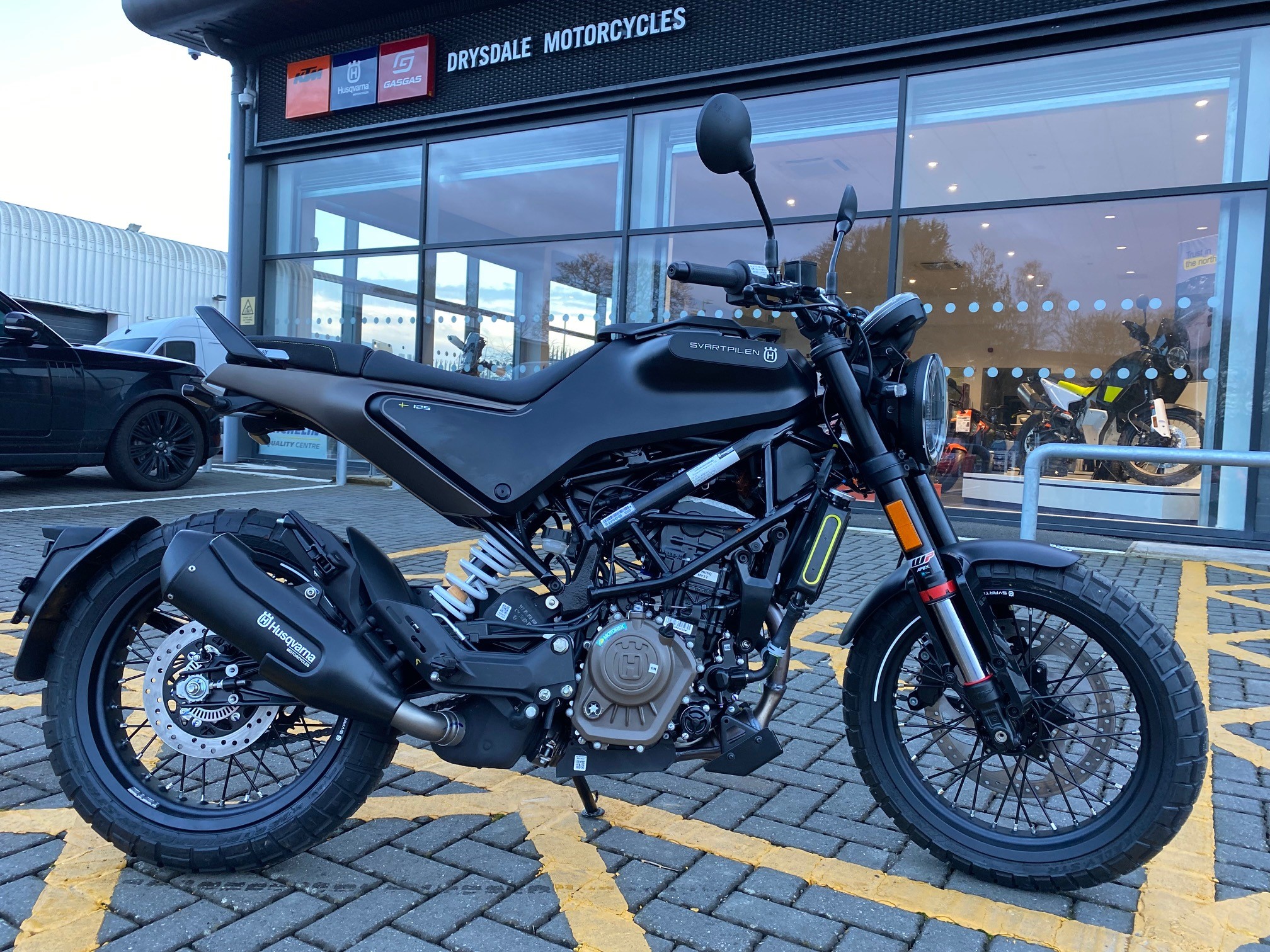 New Husqvarna 125 Svartpilen