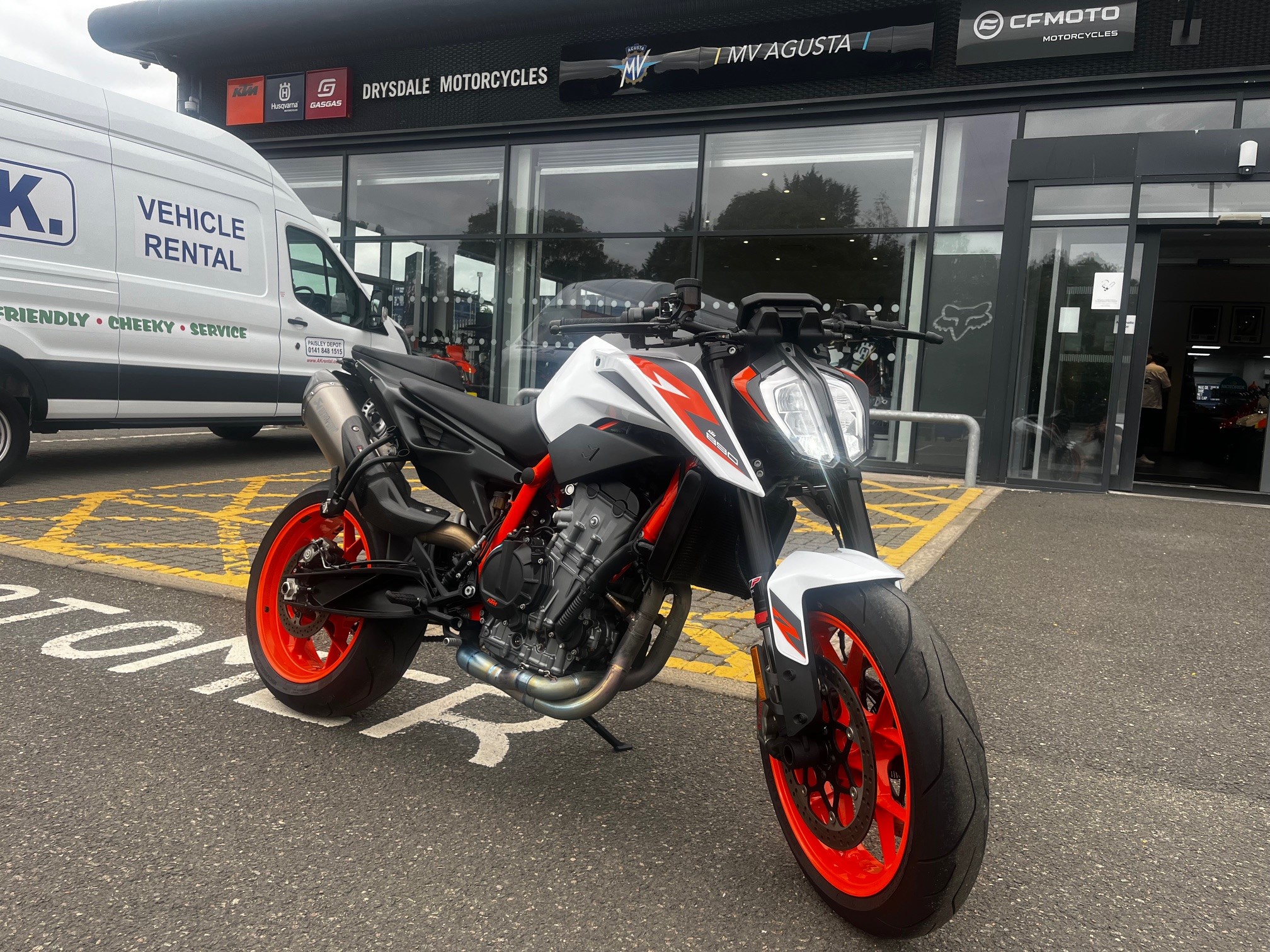 KTM 890 DUKE R