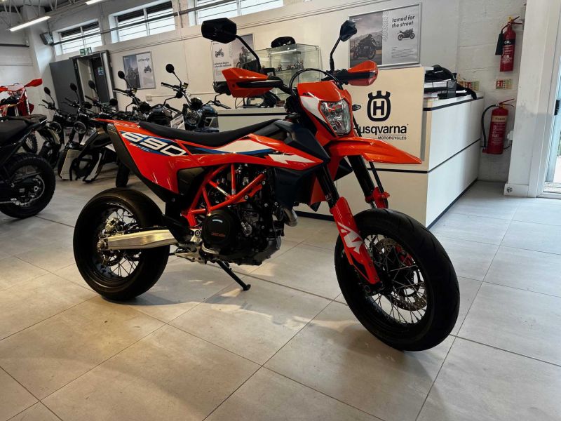 2024 K.T.M. KTM690SMCR2024 ORANGE