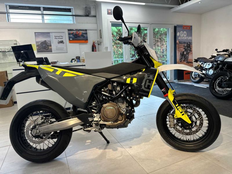 2024 Husqvarna HQV701SUPERMOTO2024 BLACK