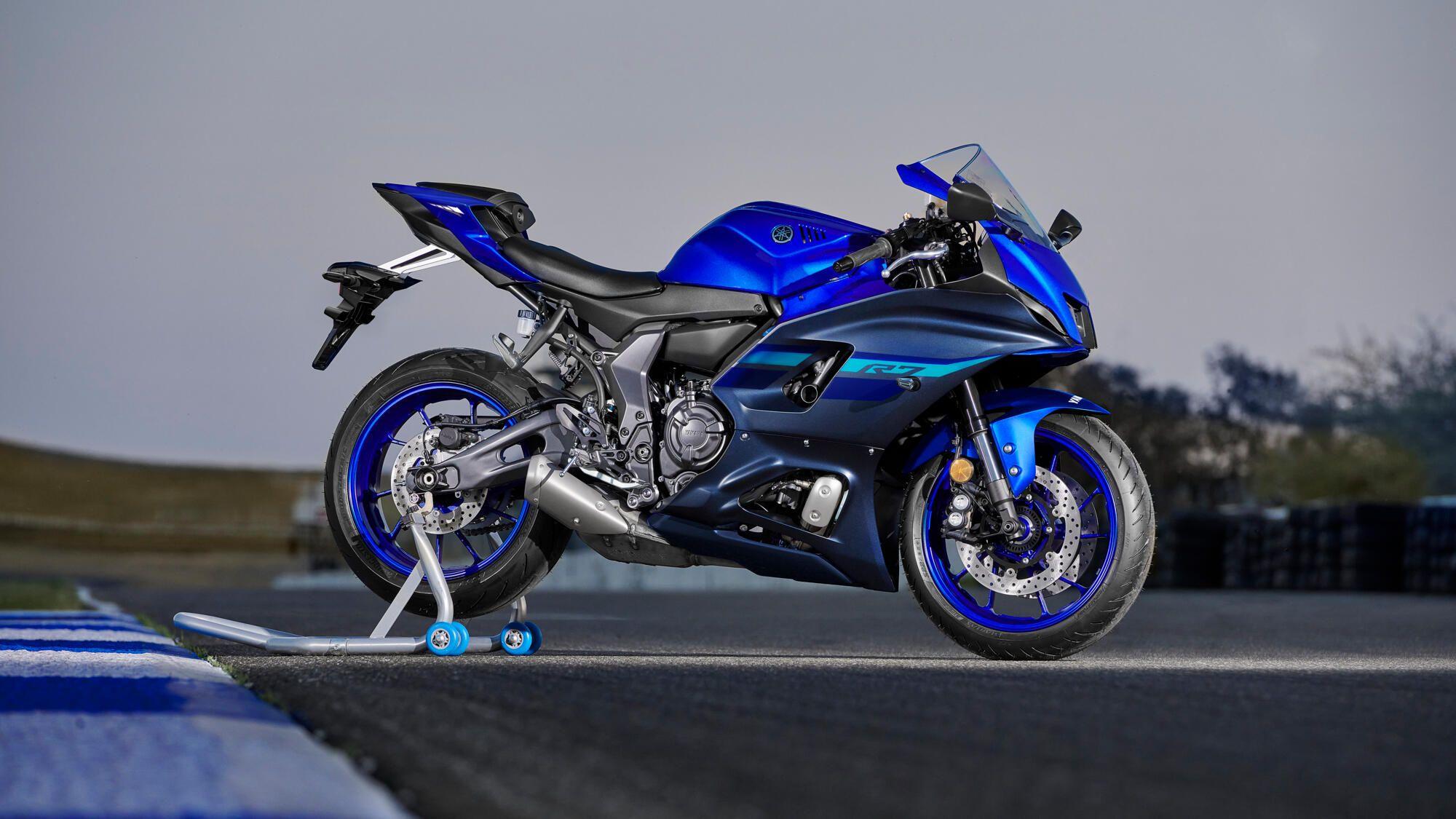 New Yamaha R7
