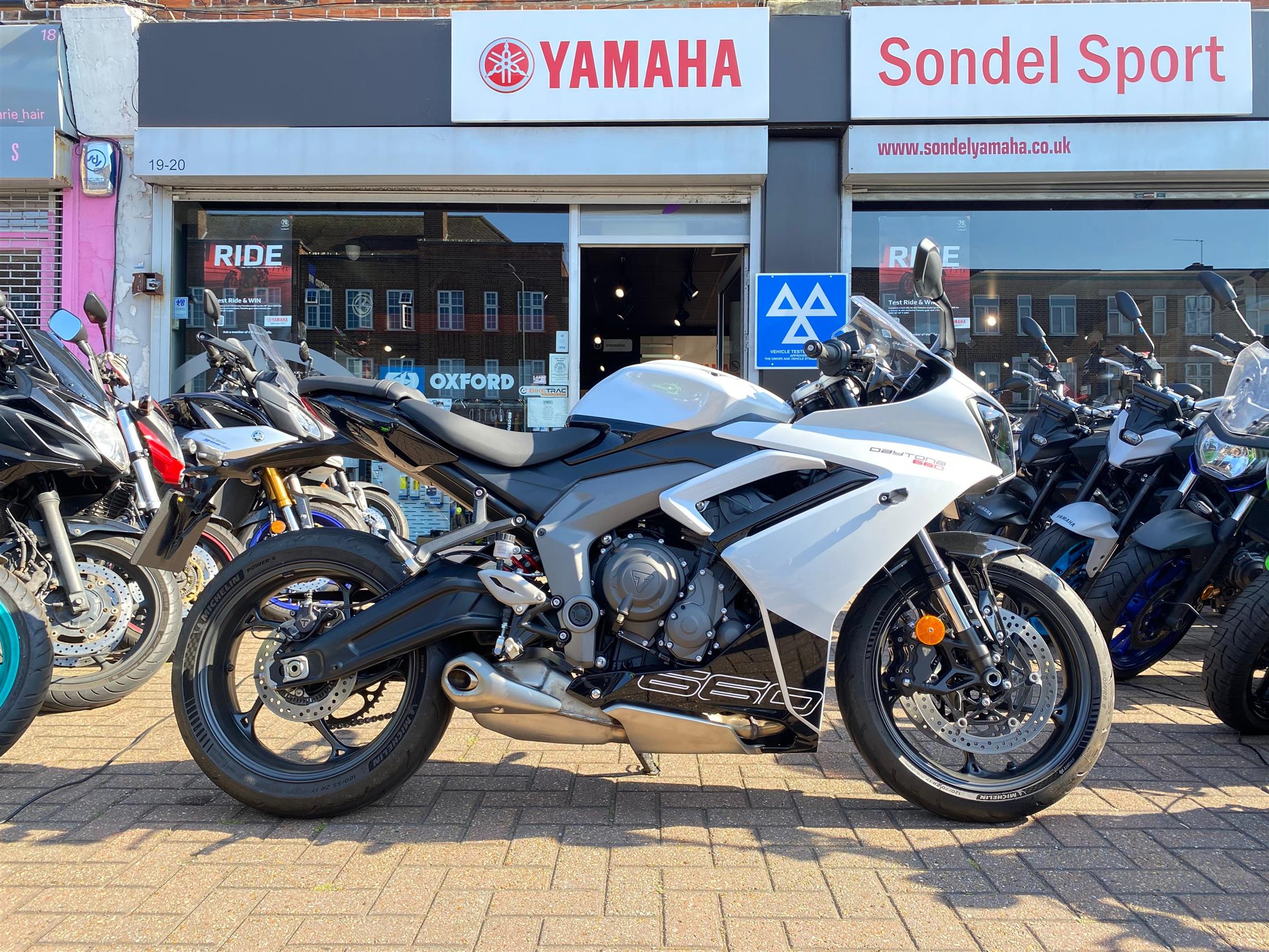 TRIUMPH DAYTONA 660