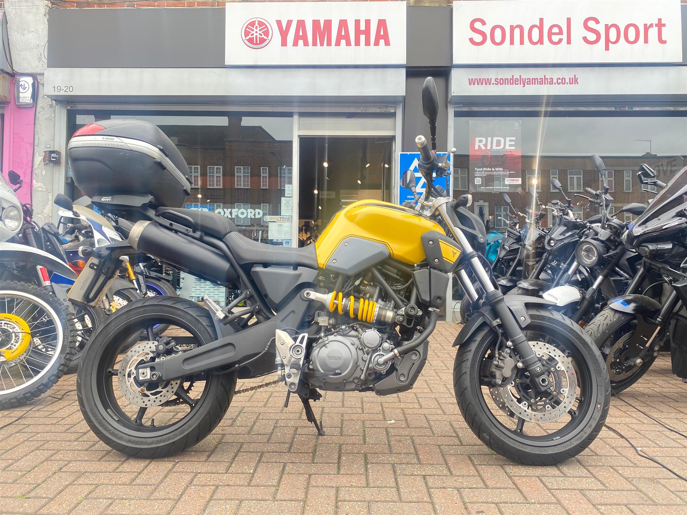 YAMAHA MT03