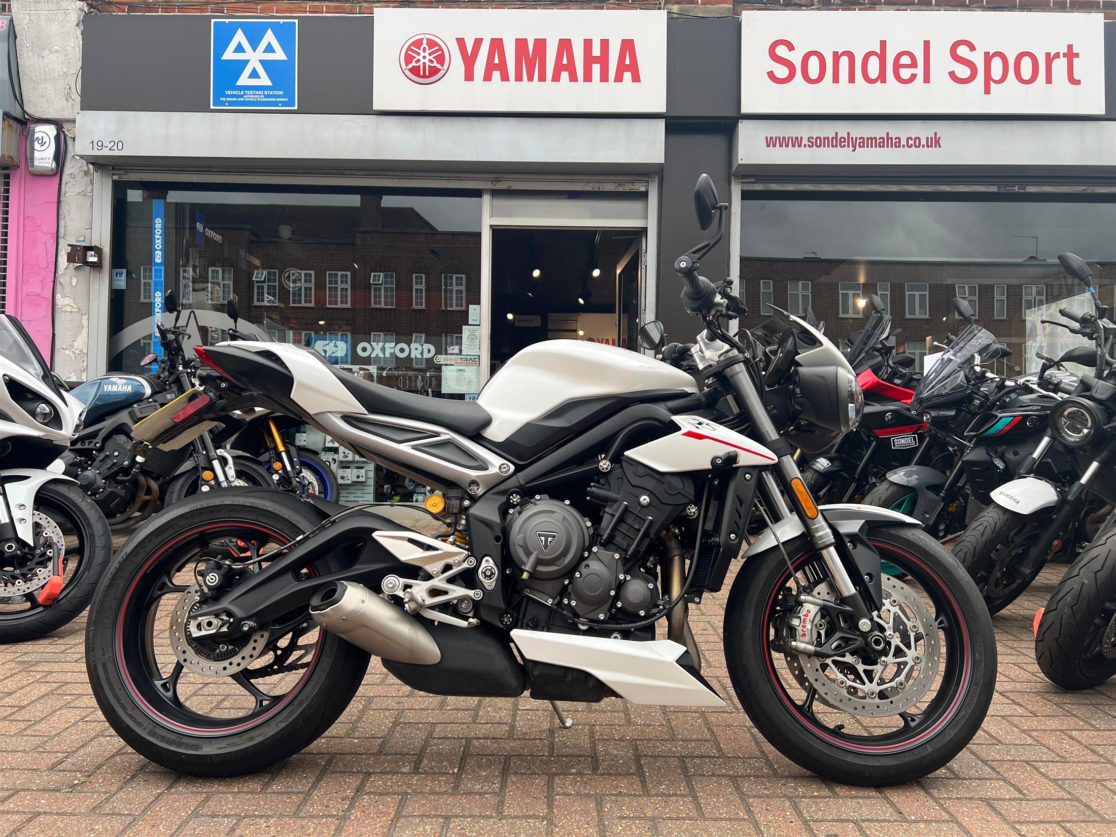 TRIUMPH STREET TRIPLE RS
