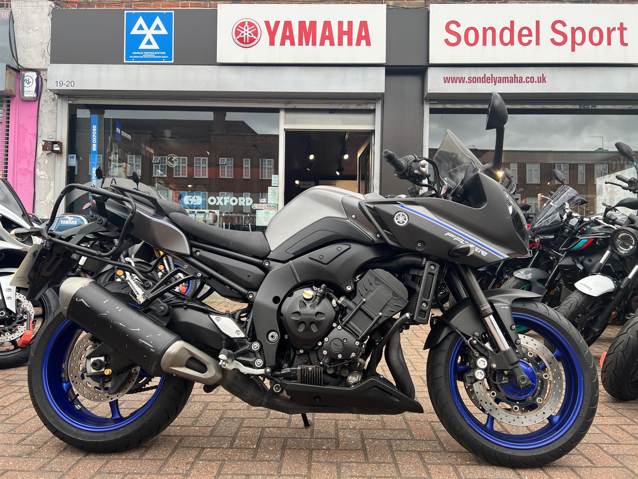YAMAHA FAZER 8