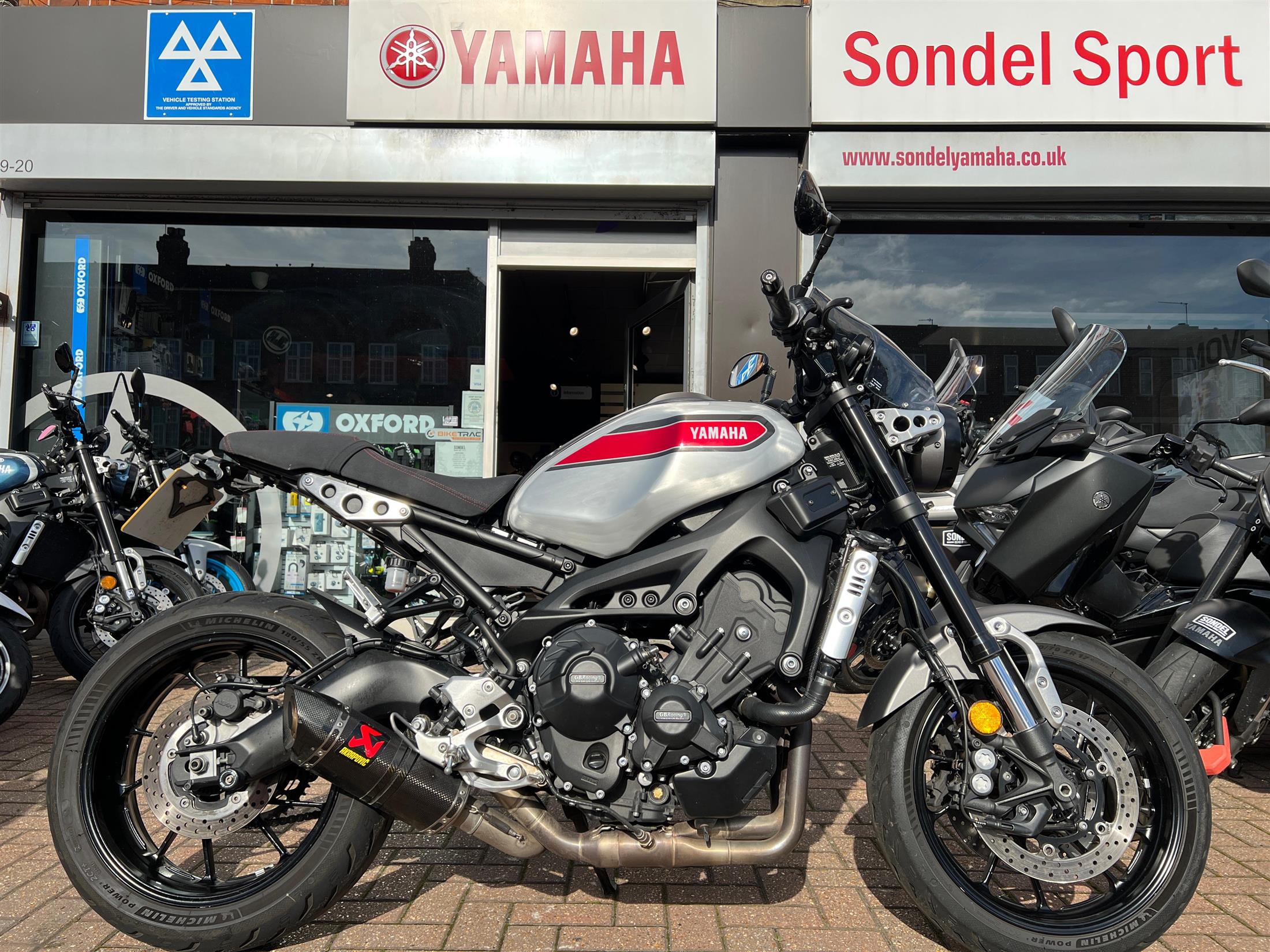 YAMAHA XSR900