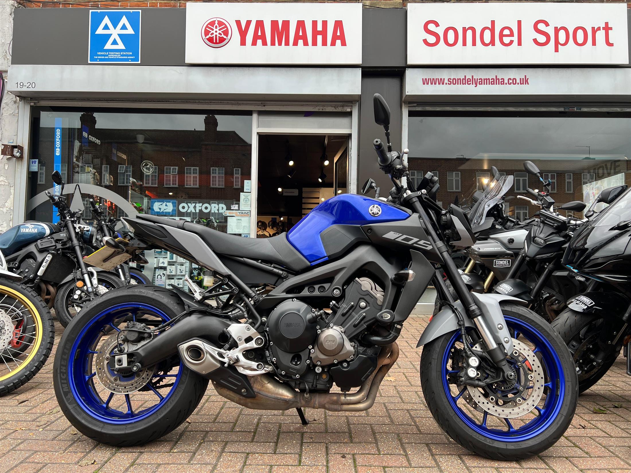 YAMAHA MT09