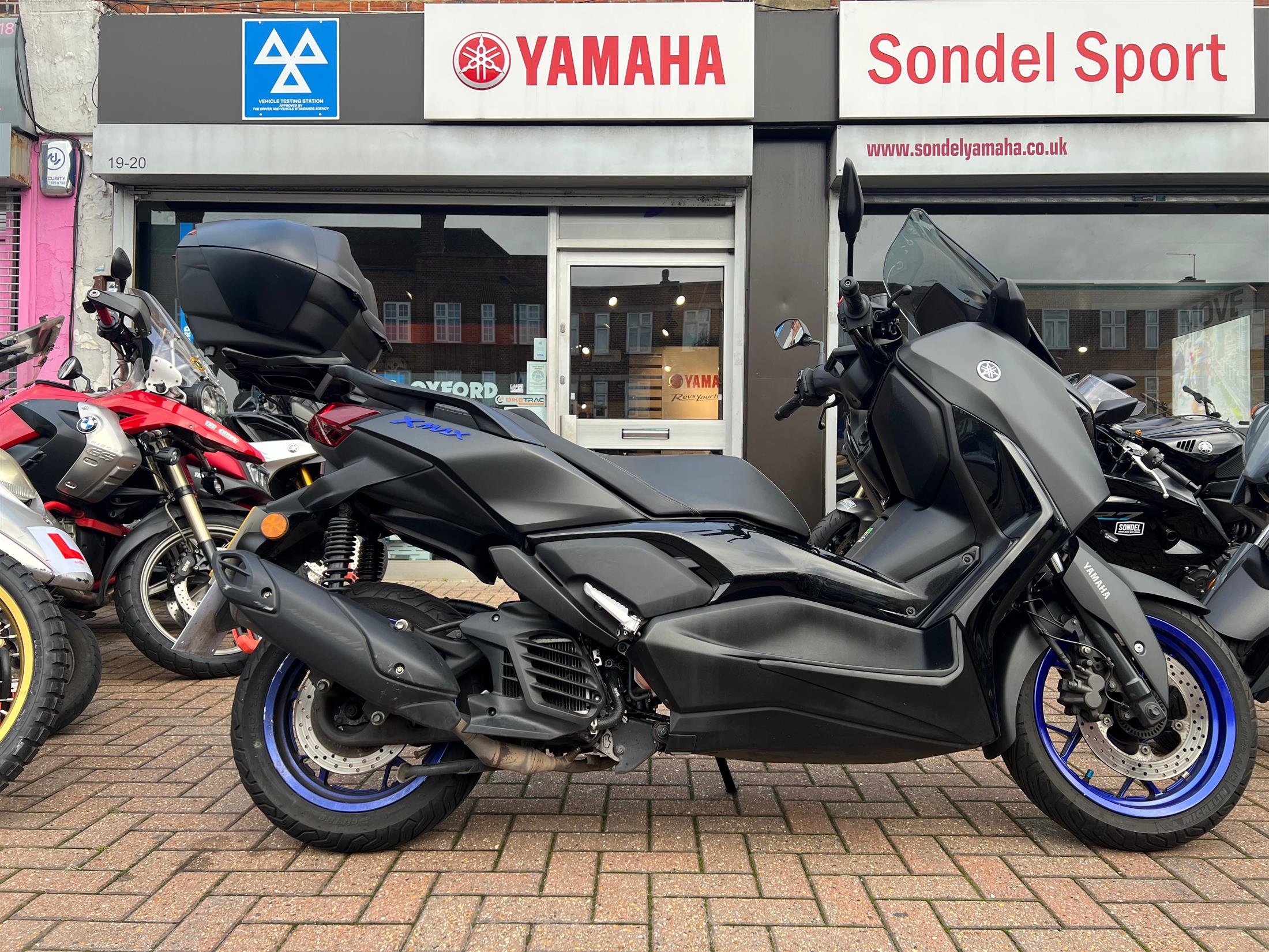 YAMAHA XMAX 125